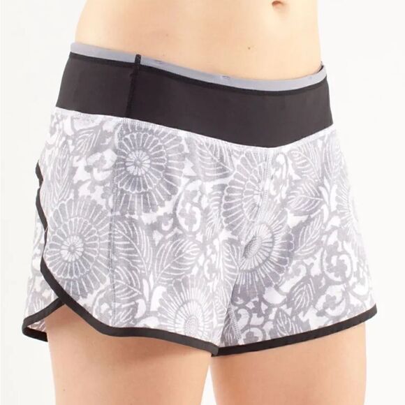 Lululemon Turbo Run Short Beachy Floral White Fossil - Picture 1 of 5